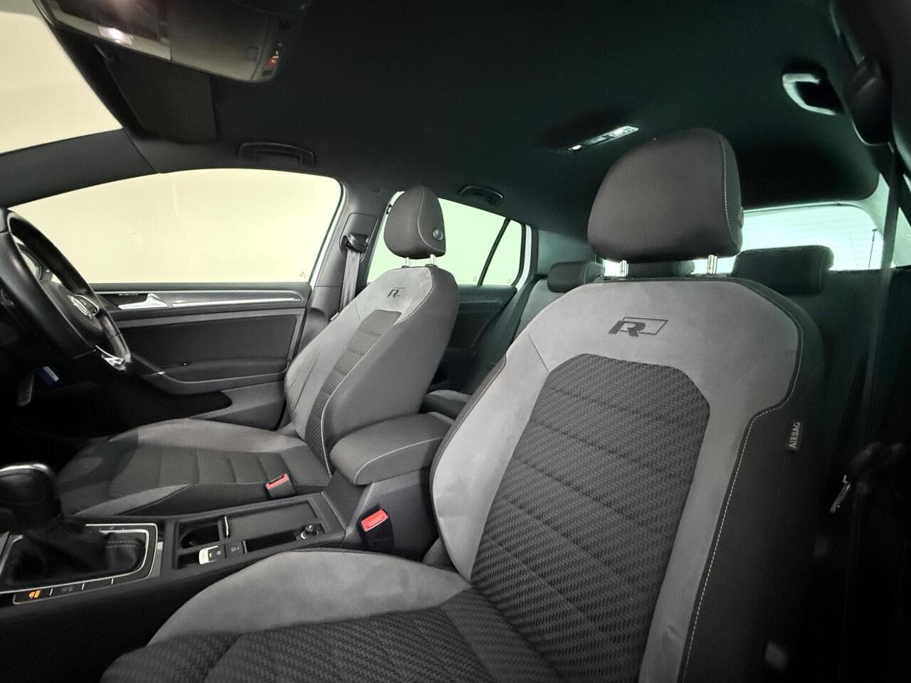 Volkswagen Golf thumbnail Seat Front Passenger