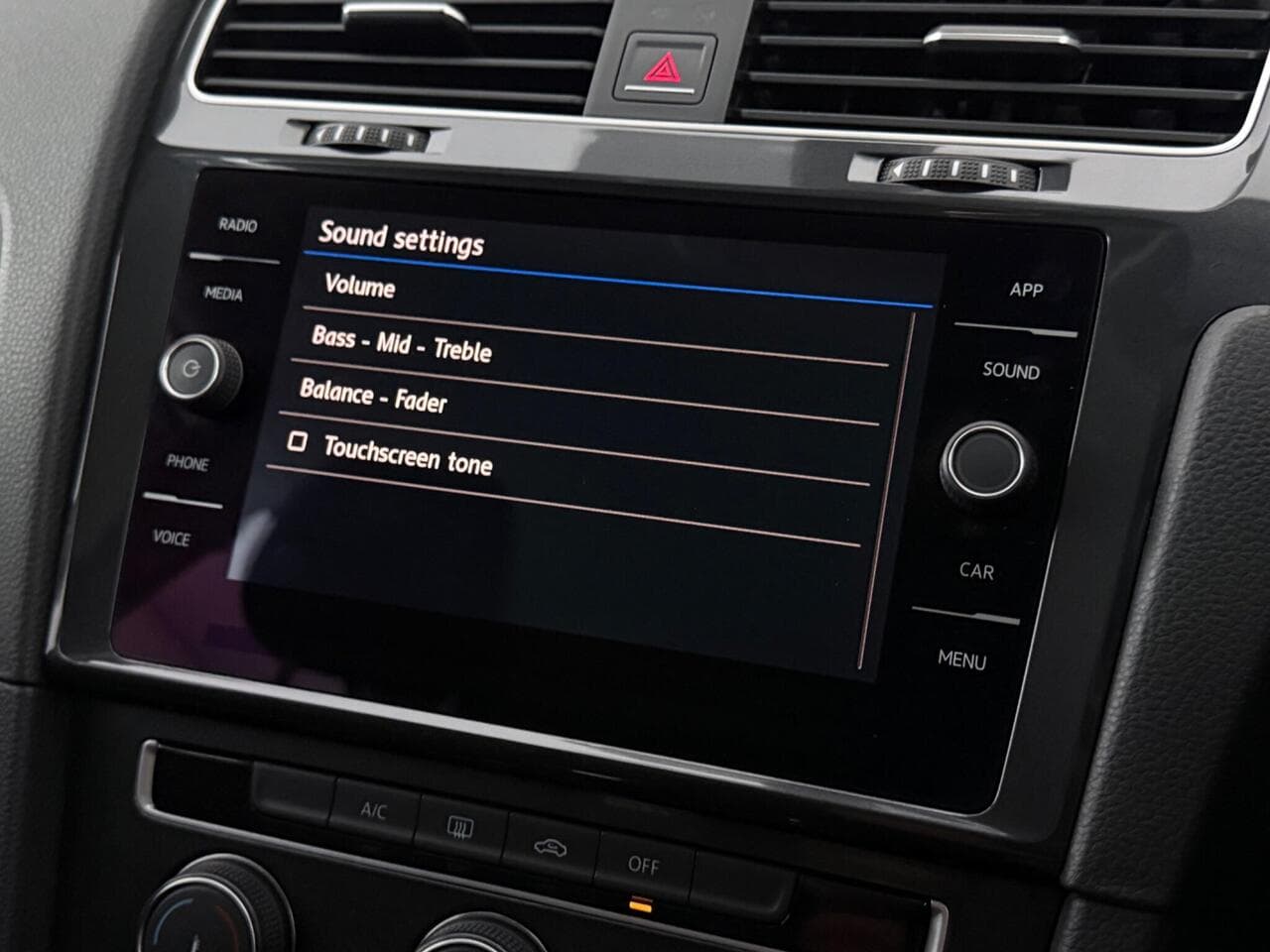 Volkswagen Golf thumbnail Infotainment System