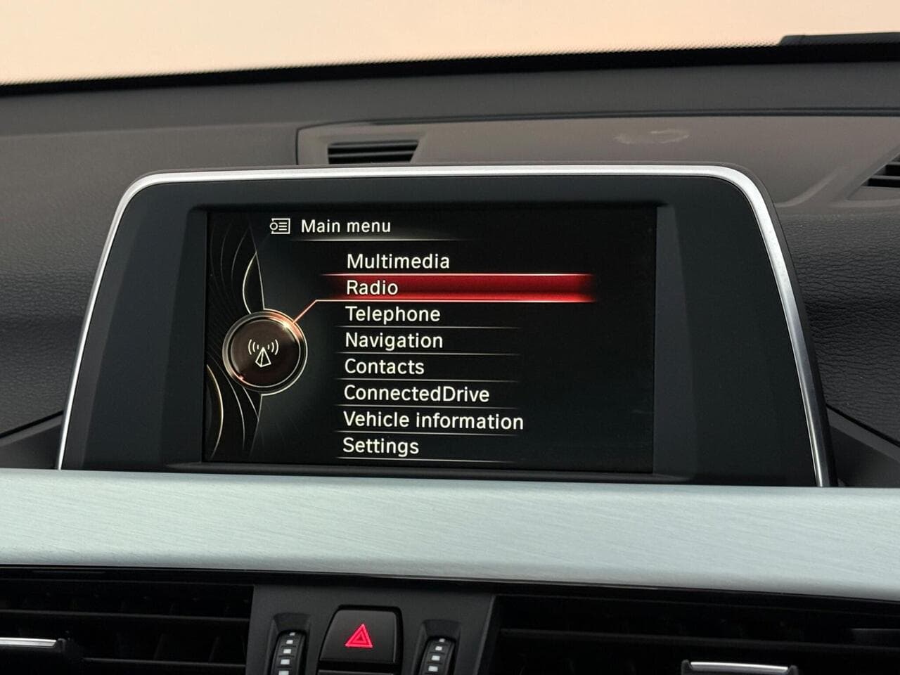 BMW X1 thumbnail Infotainment System