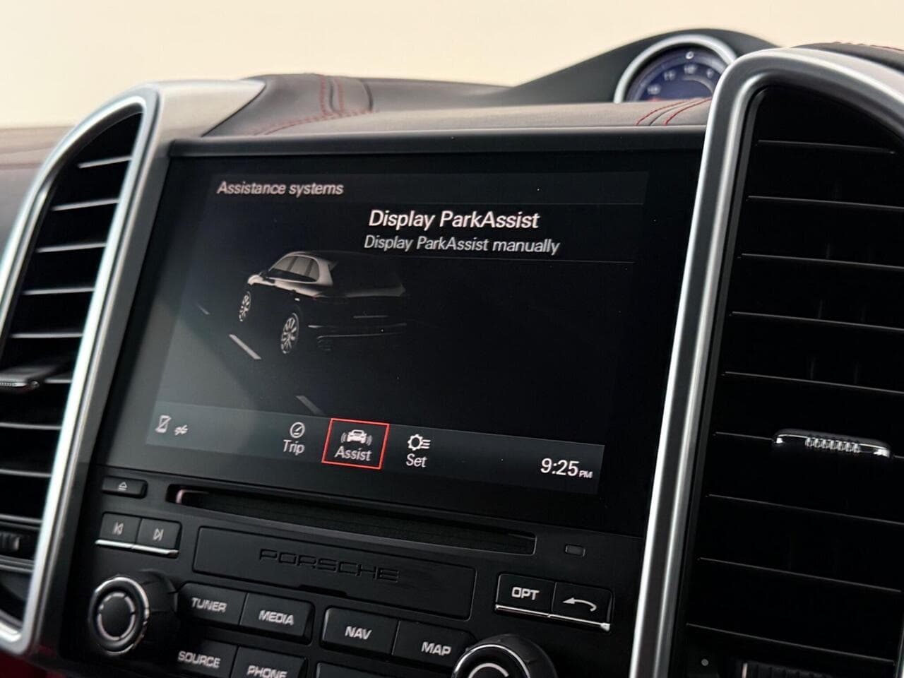 Porsche Cayenne thumbnail Infotainment System