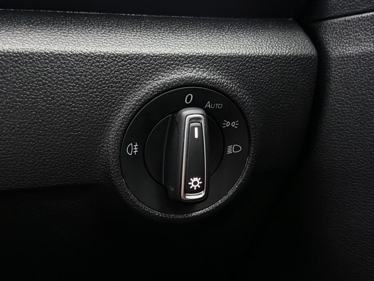 Volkswagen T-Roc thumbnail Misc Controls