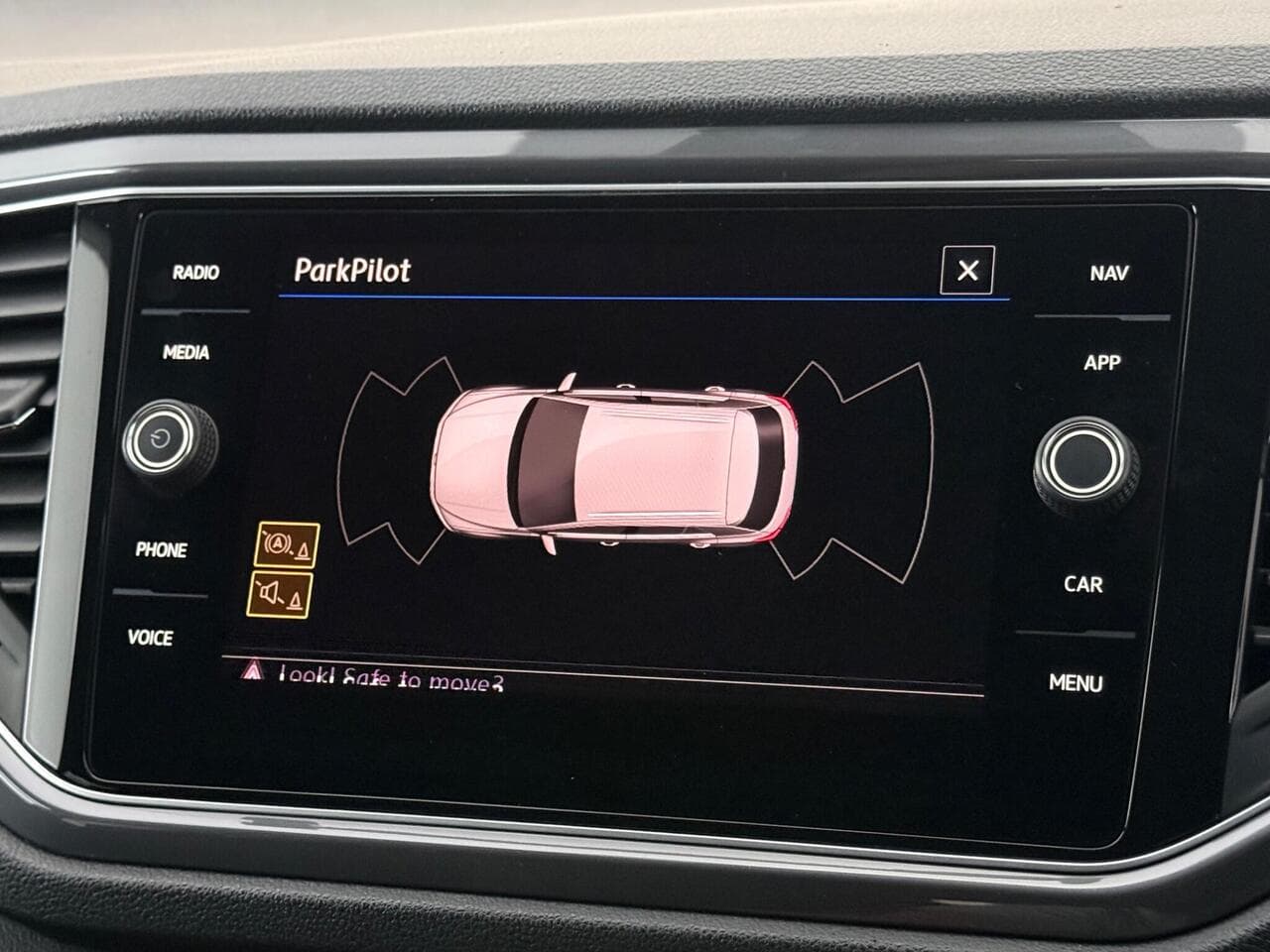 Volkswagen T-Roc thumbnail Infotainment System