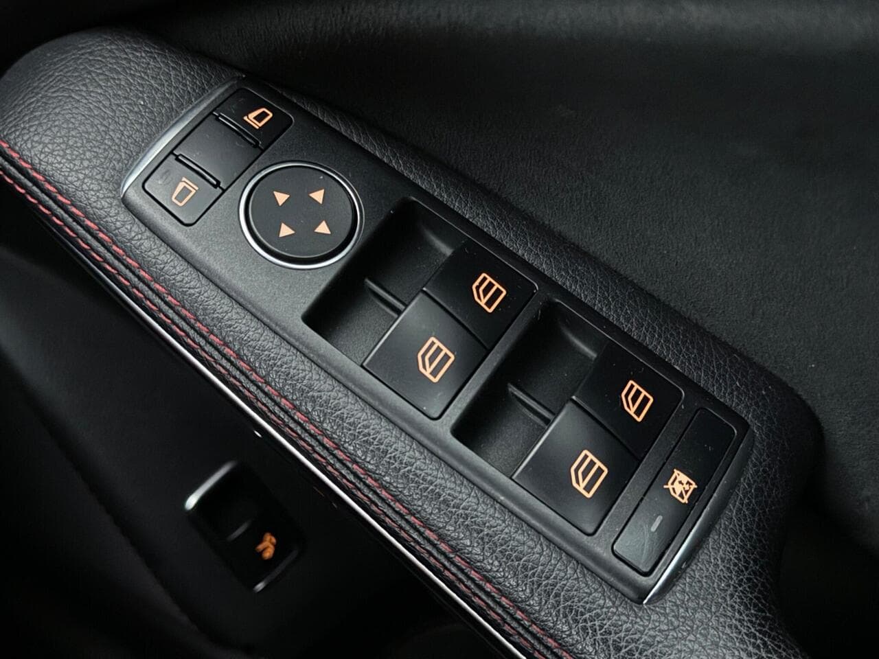 Mercedes-Benz GLA thumbnail Misc Controls