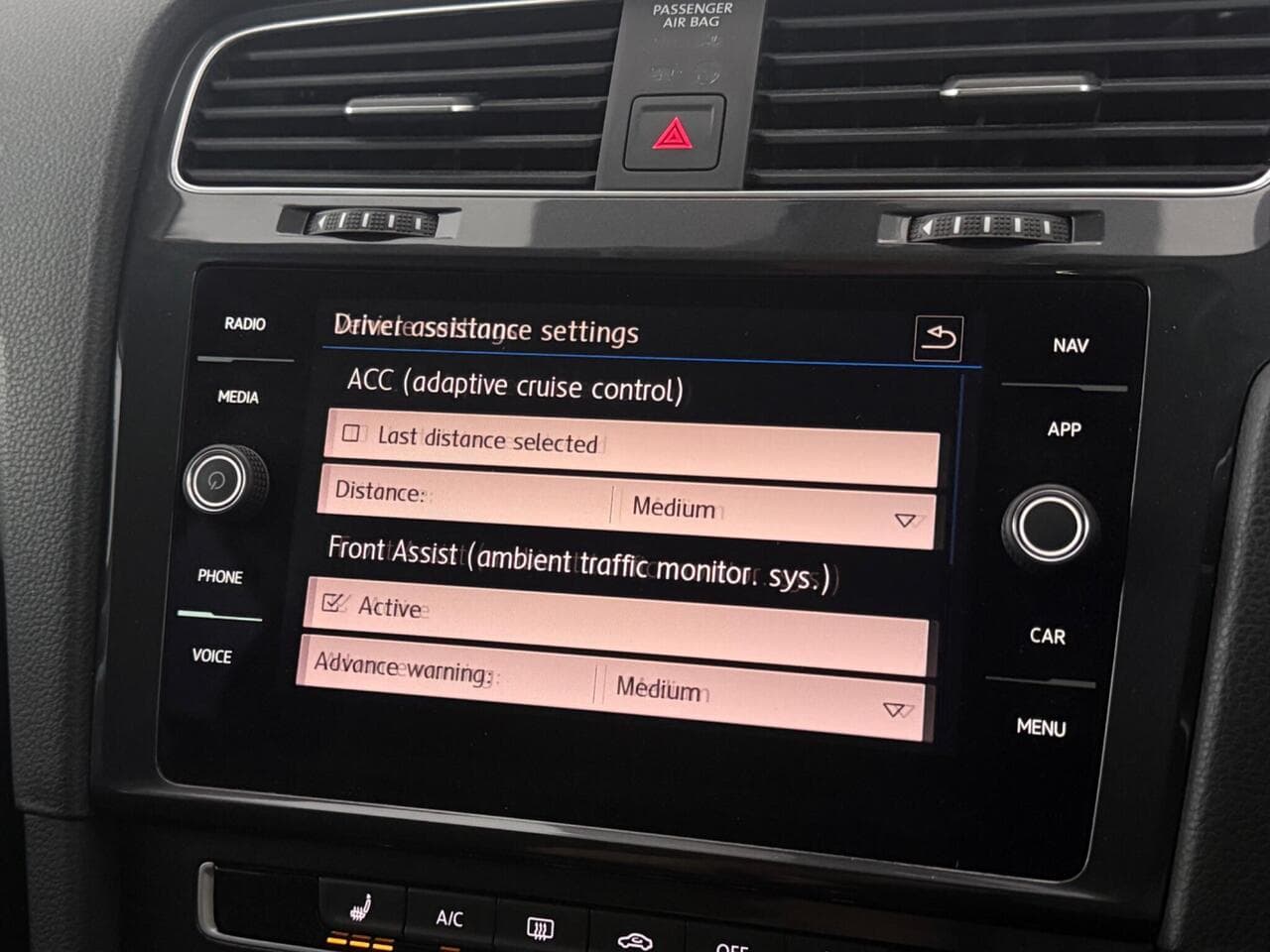 Volkswagen Golf thumbnail Infotainment System