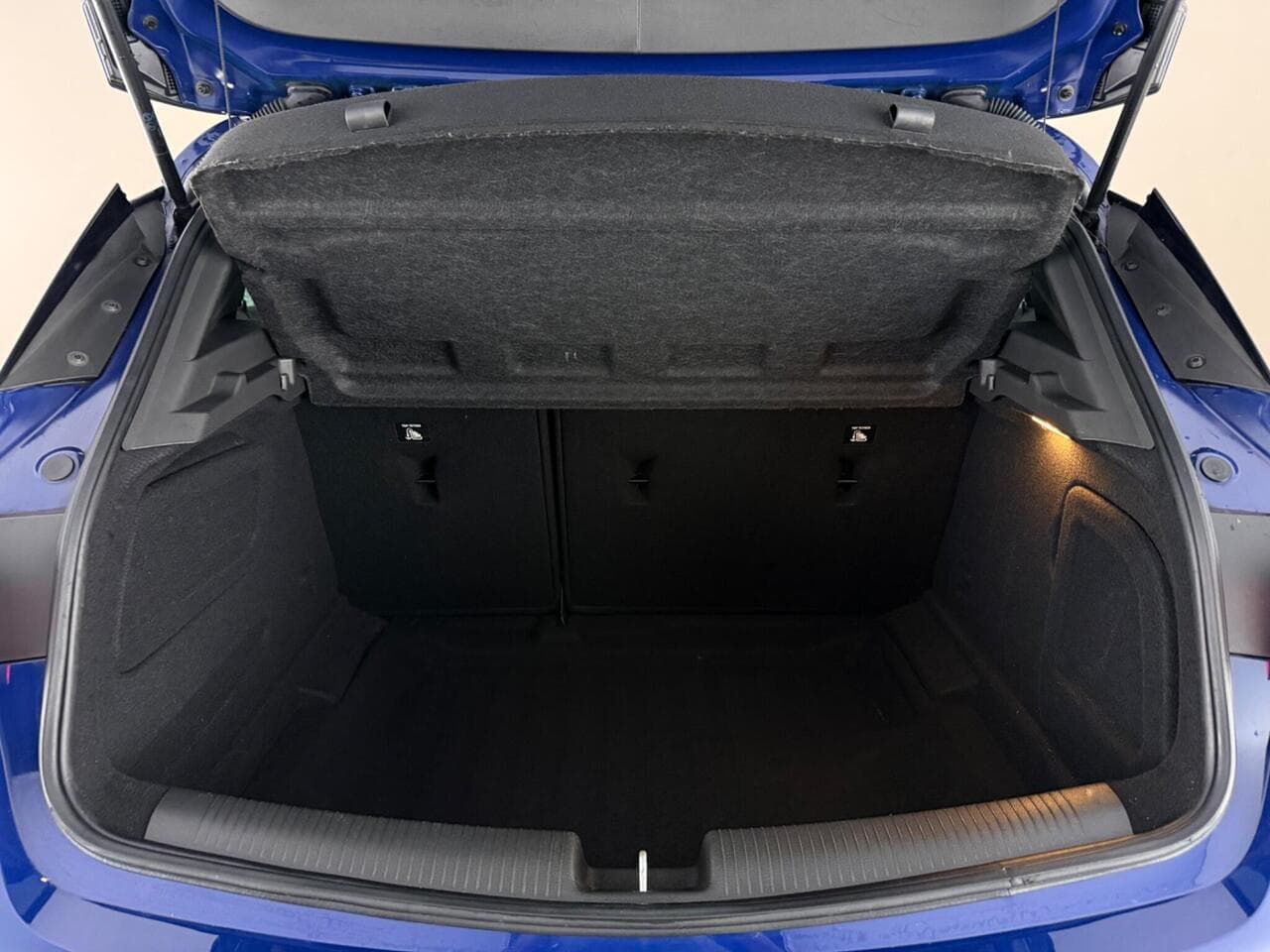 Vauxhall Astra thumbnail Boot