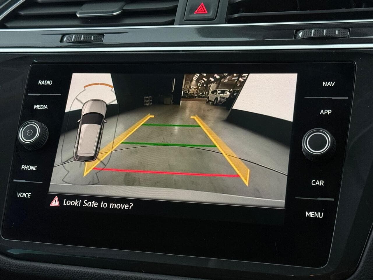 Volkswagen Tiguan thumbnail Infotainment System