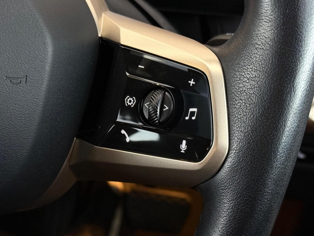 BMW iX thumbnail Misc Controls