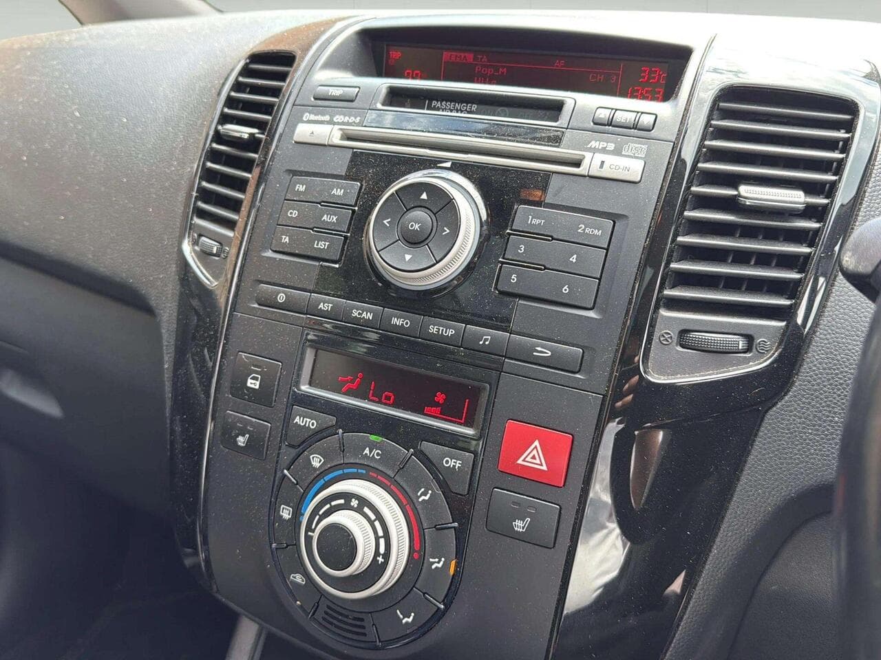 Kia Venga thumbnail Interior Front