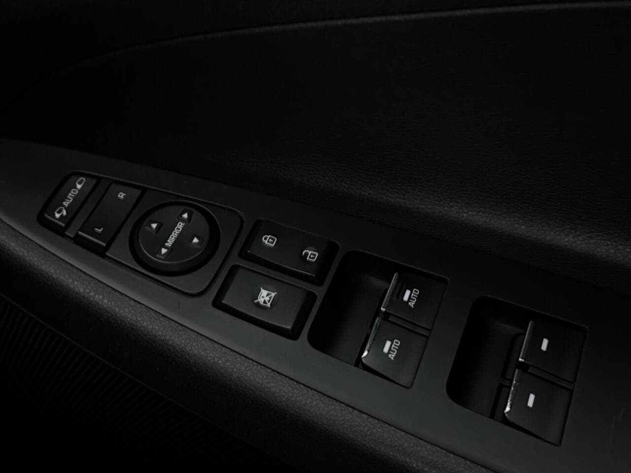 Hyundai TUCSON thumbnail Misc Controls