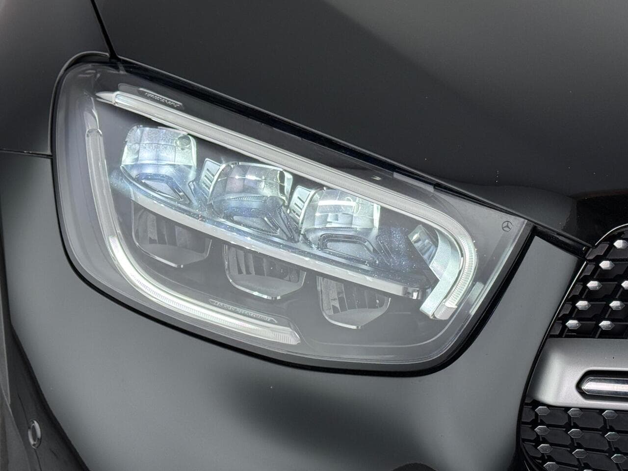 Mercedes-Benz GLC thumbnail Lights Front