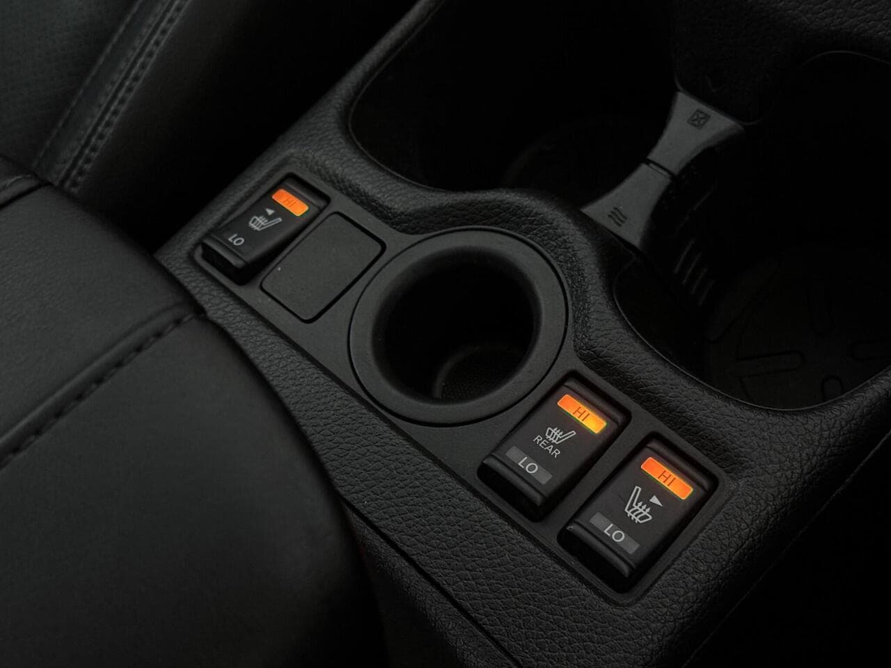 Nissan X-Trail thumbnail Interior Front