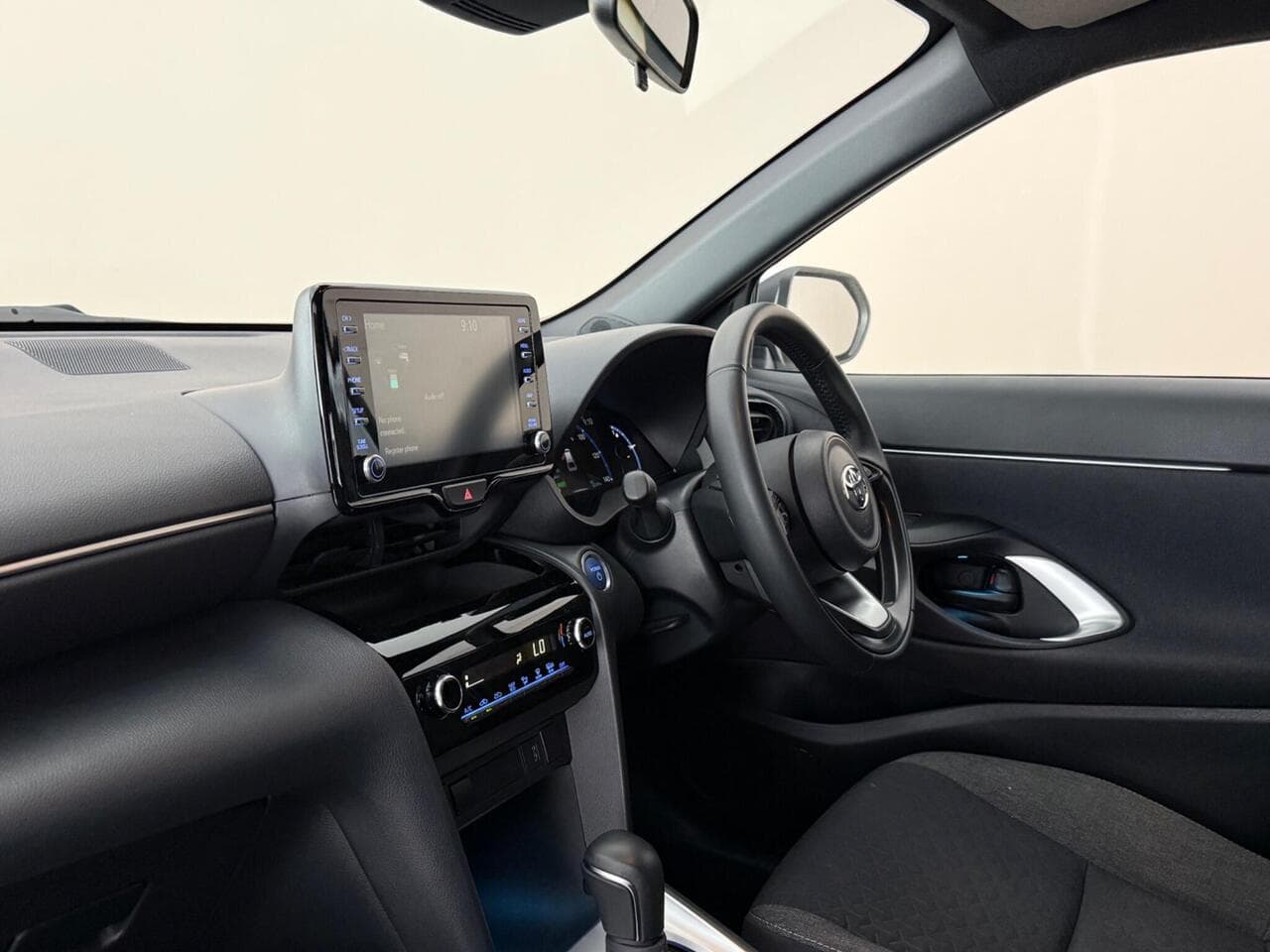 Toyota Yaris Cross thumbnail Interior Front