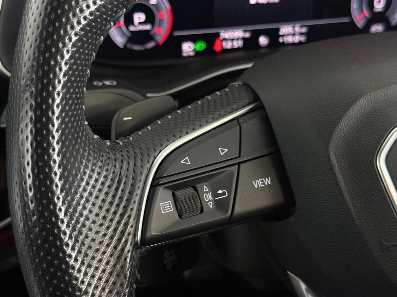 Audi Q8 thumbnail Misc Controls