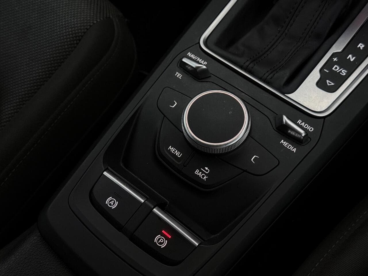 Audi Q2 thumbnail Misc Controls