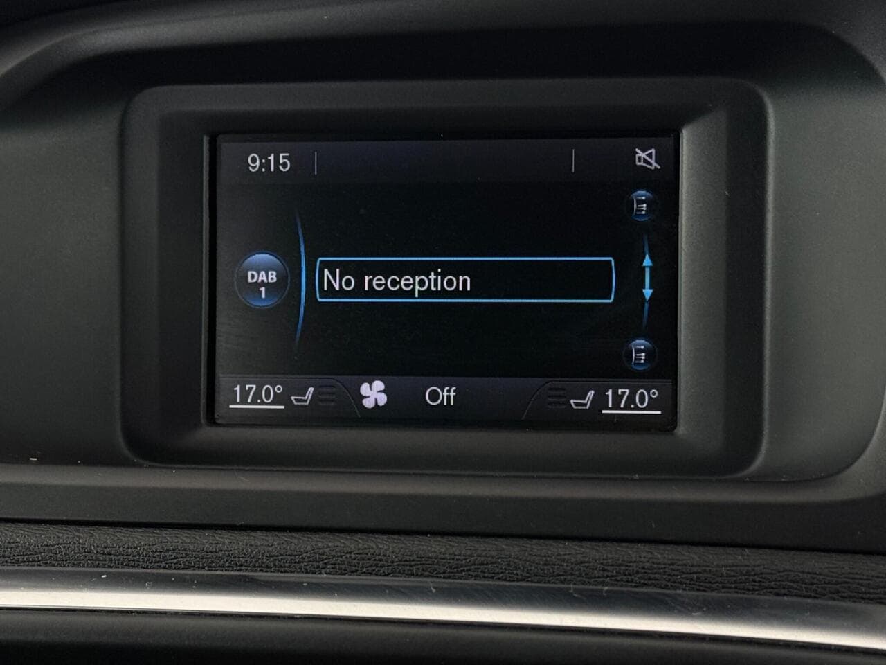 Volvo V40 thumbnail Infotainment System