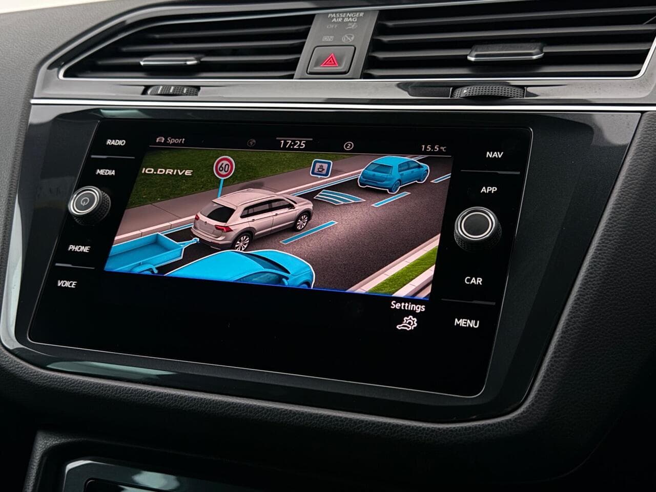 Volkswagen Tiguan thumbnail Infotainment System