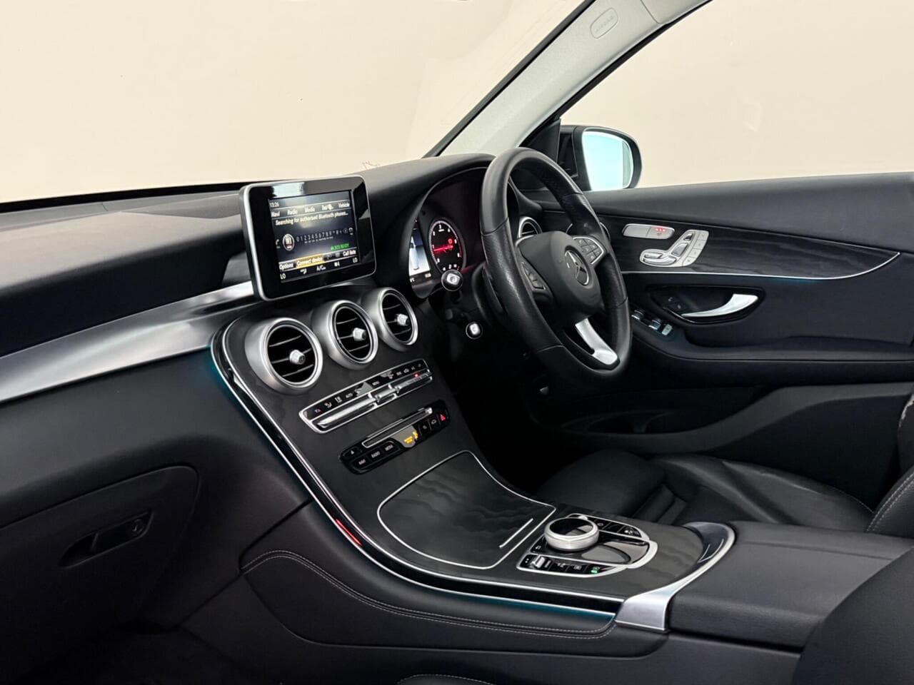 Mercedes-Benz GLC thumbnail Interior Front