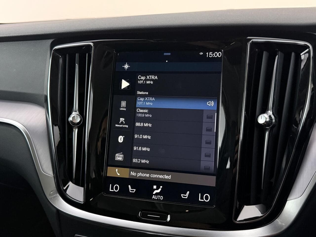 Volvo V60 thumbnail Infotainment System