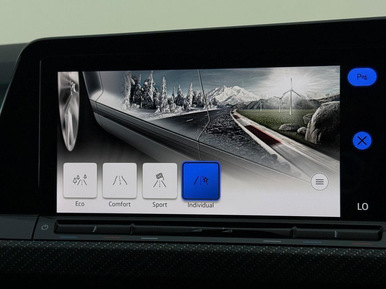 Volkswagen Golf thumbnail Infotainment System