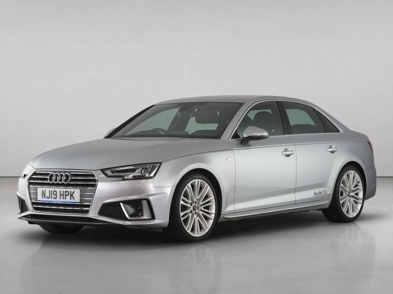 Audi A4 thumbnail Front Left