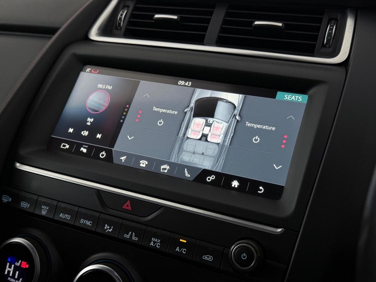 Jaguar E-PACE thumbnail Infotainment System