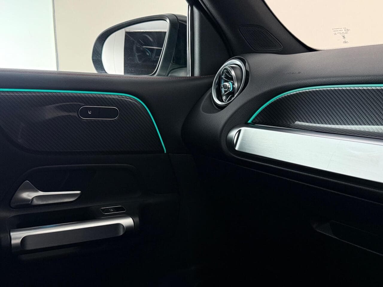 Mercedes-Benz GLB thumbnail Interior Front