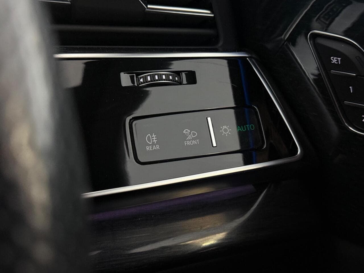 Audi Q8 thumbnail Misc Controls