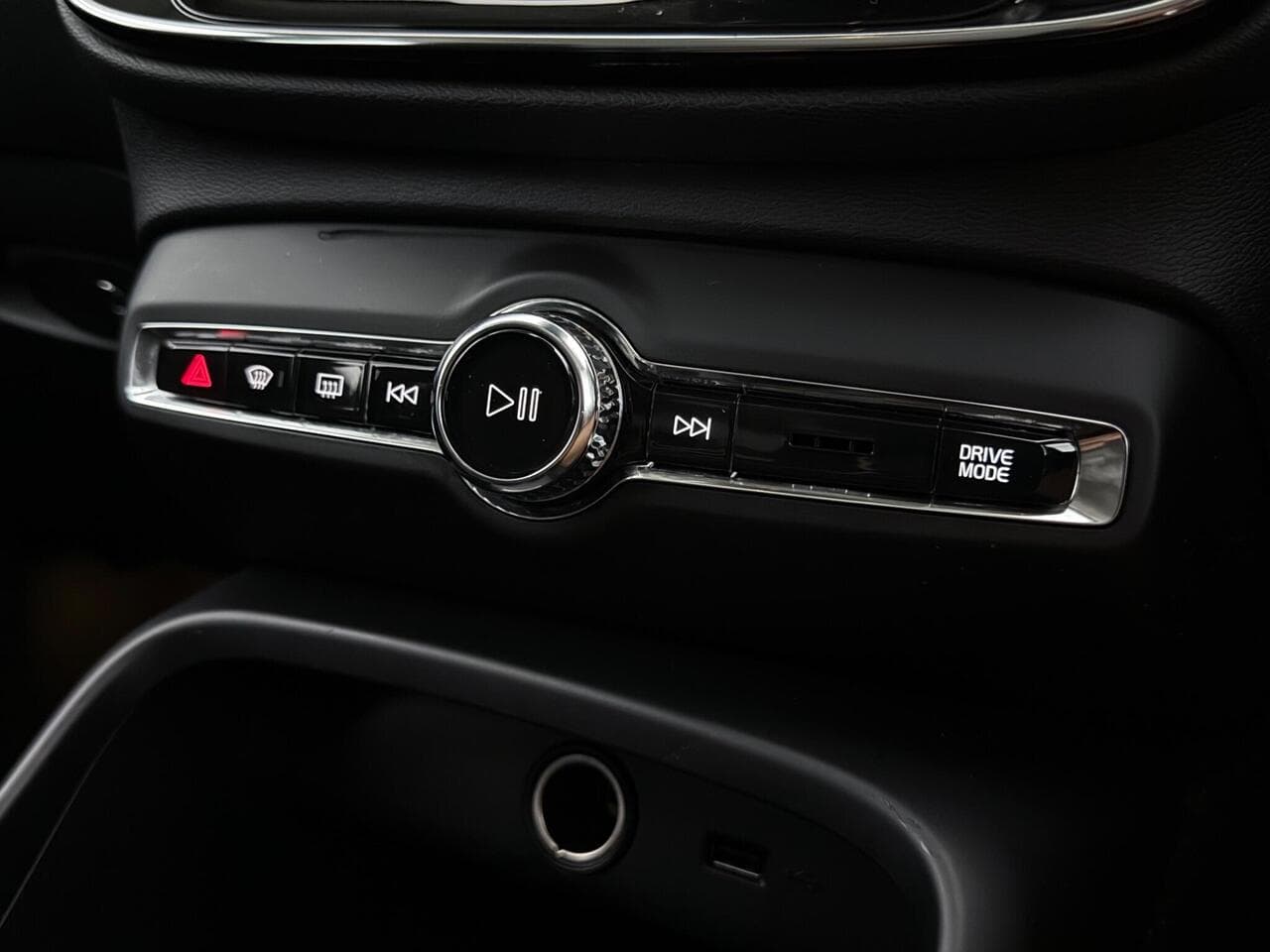 Volvo XC40 thumbnail Misc Controls