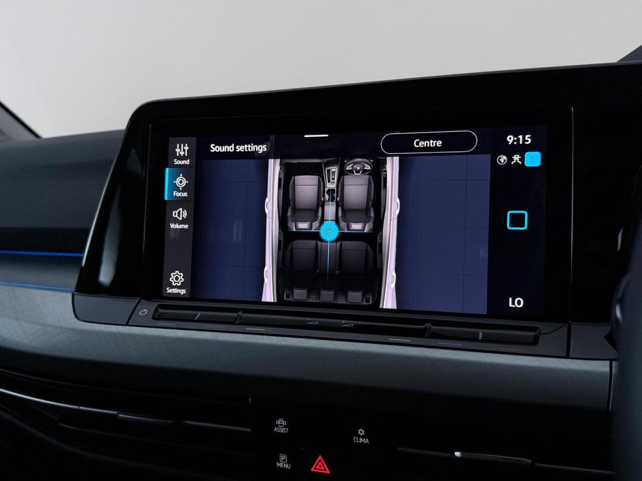 Volkswagen Golf thumbnail Infotainment System