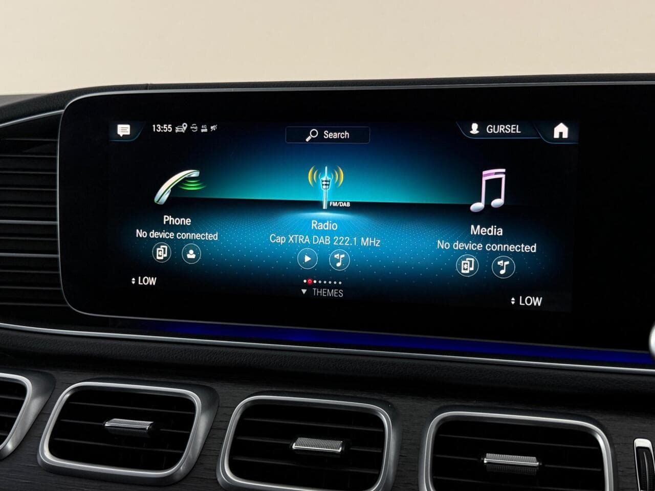 Mercedes-Benz GLE thumbnail Infotainment System