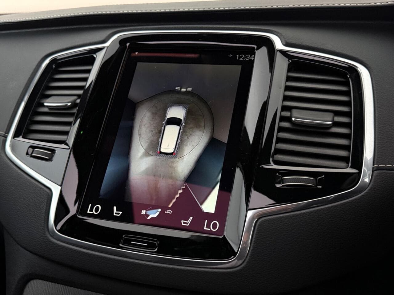Volvo XC90 thumbnail Infotainment System