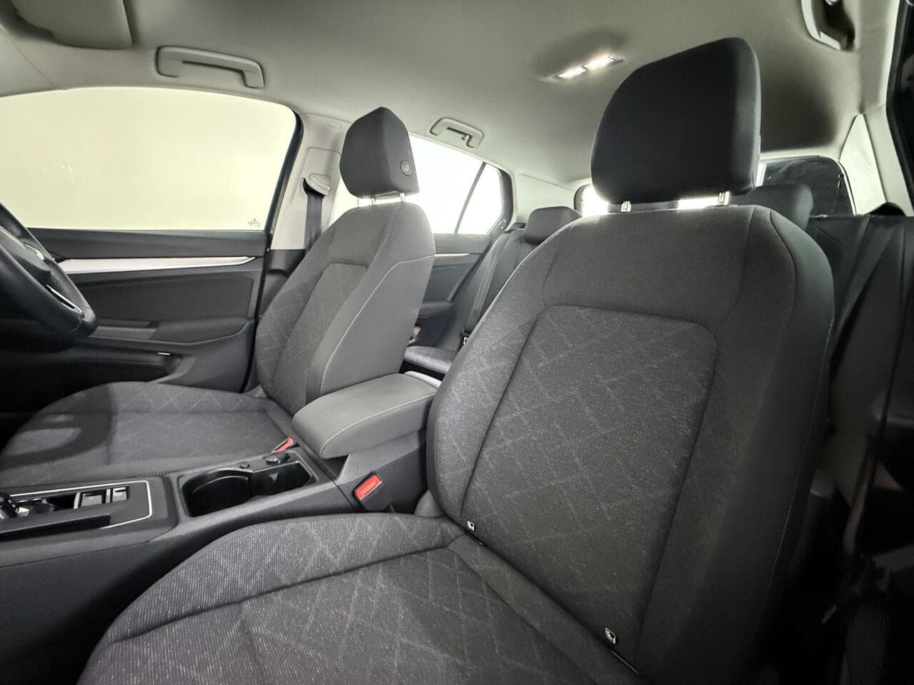Volkswagen Golf thumbnail Seat Front Passenger