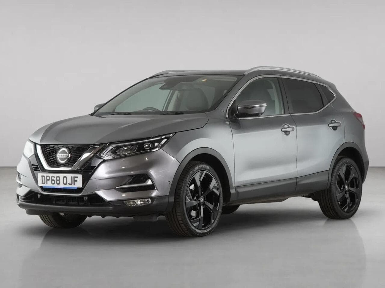Nissan Qashqai thumbnail Front Left