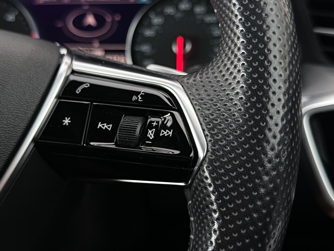 Audi A6 Saloon thumbnail Misc Controls