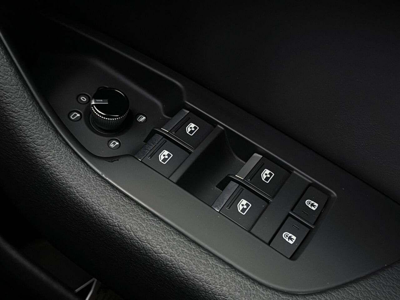 Audi A6 Saloon thumbnail Misc Controls