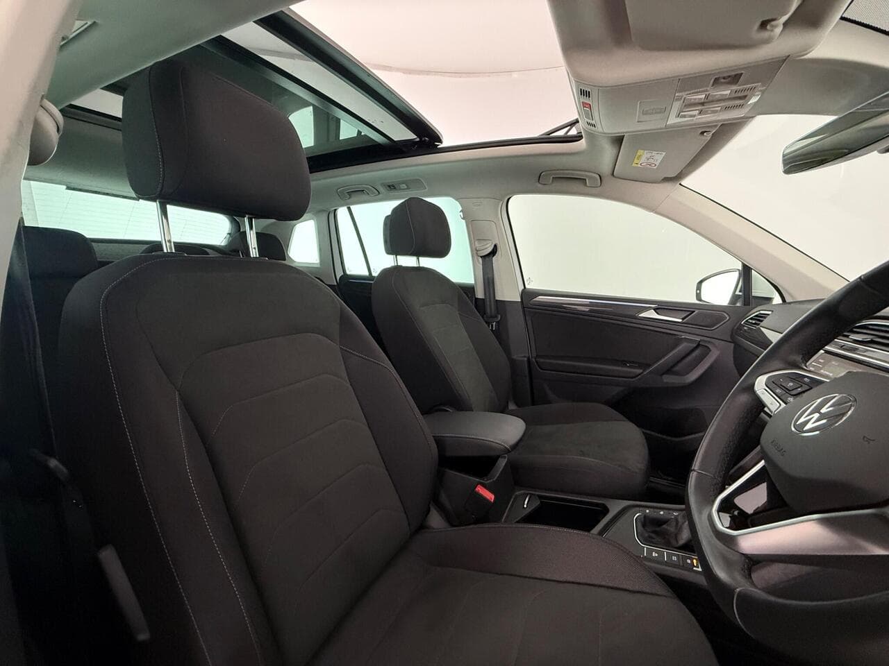 Volkswagen Tiguan thumbnail Seat Driver