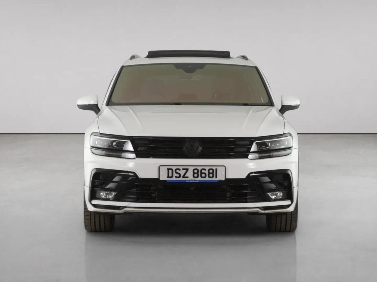 Volkswagen Tiguan thumbnail Front