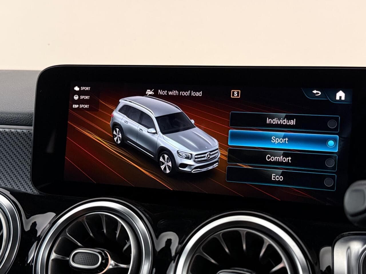 Mercedes-Benz GLB thumbnail Infotainment System