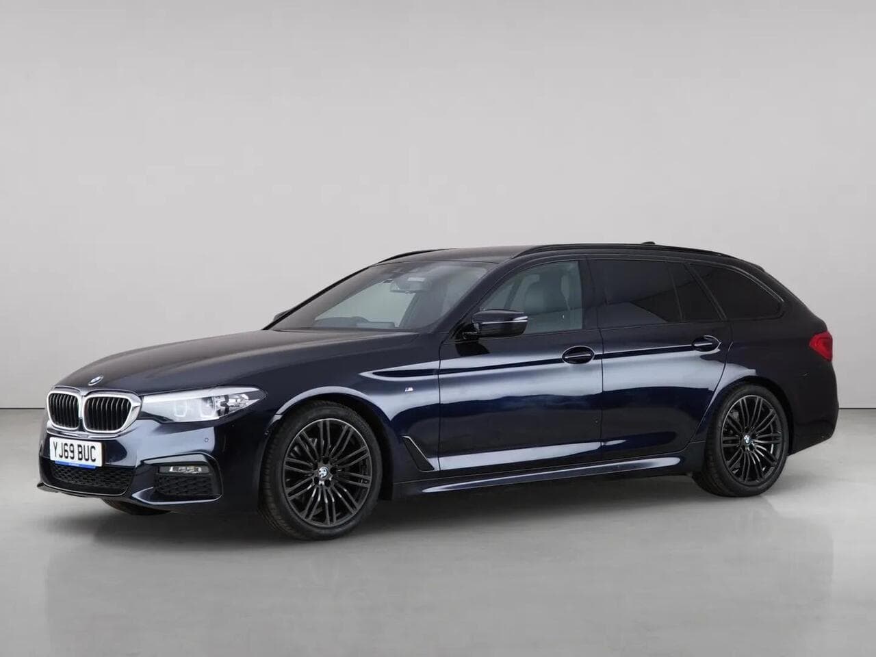 BMW 5 Series thumbnail Front Left