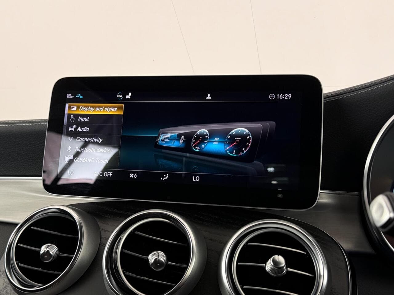 Mercedes-Benz C Class thumbnail Infotainment System