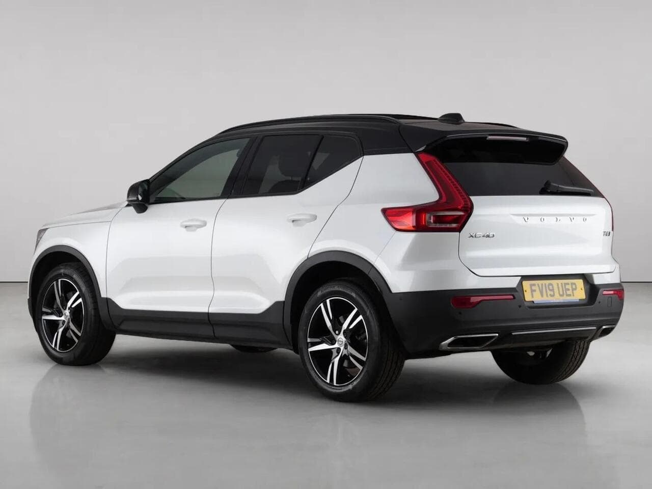 Volvo XC40 thumbnail Rear Left