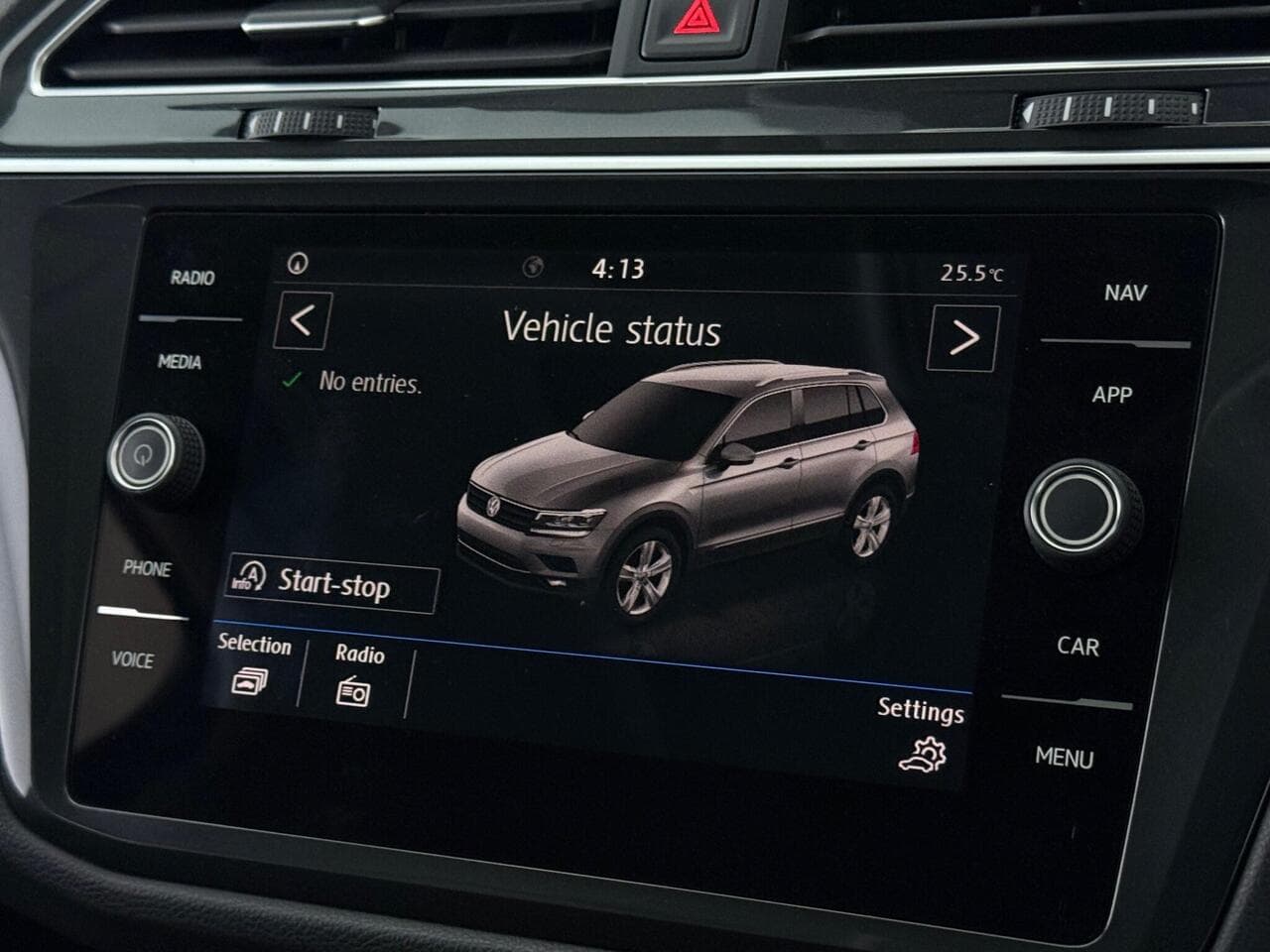 Volkswagen Tiguan thumbnail Infotainment System