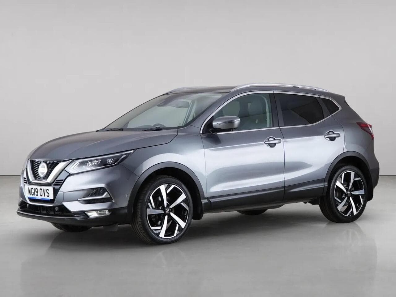 Nissan Qashqai thumbnail Front Left