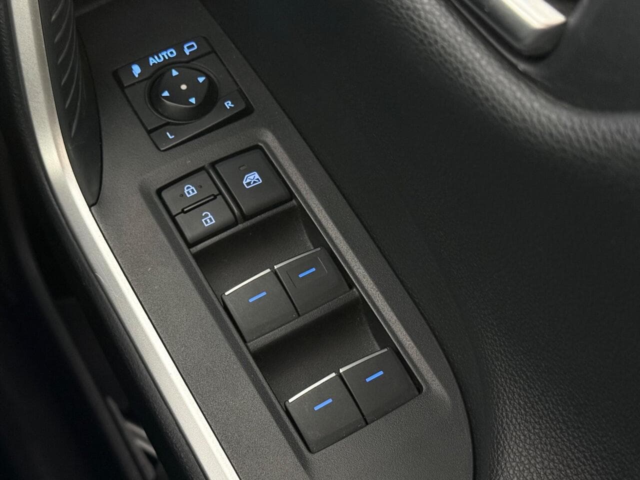 Toyota RAV4 thumbnail Misc Controls