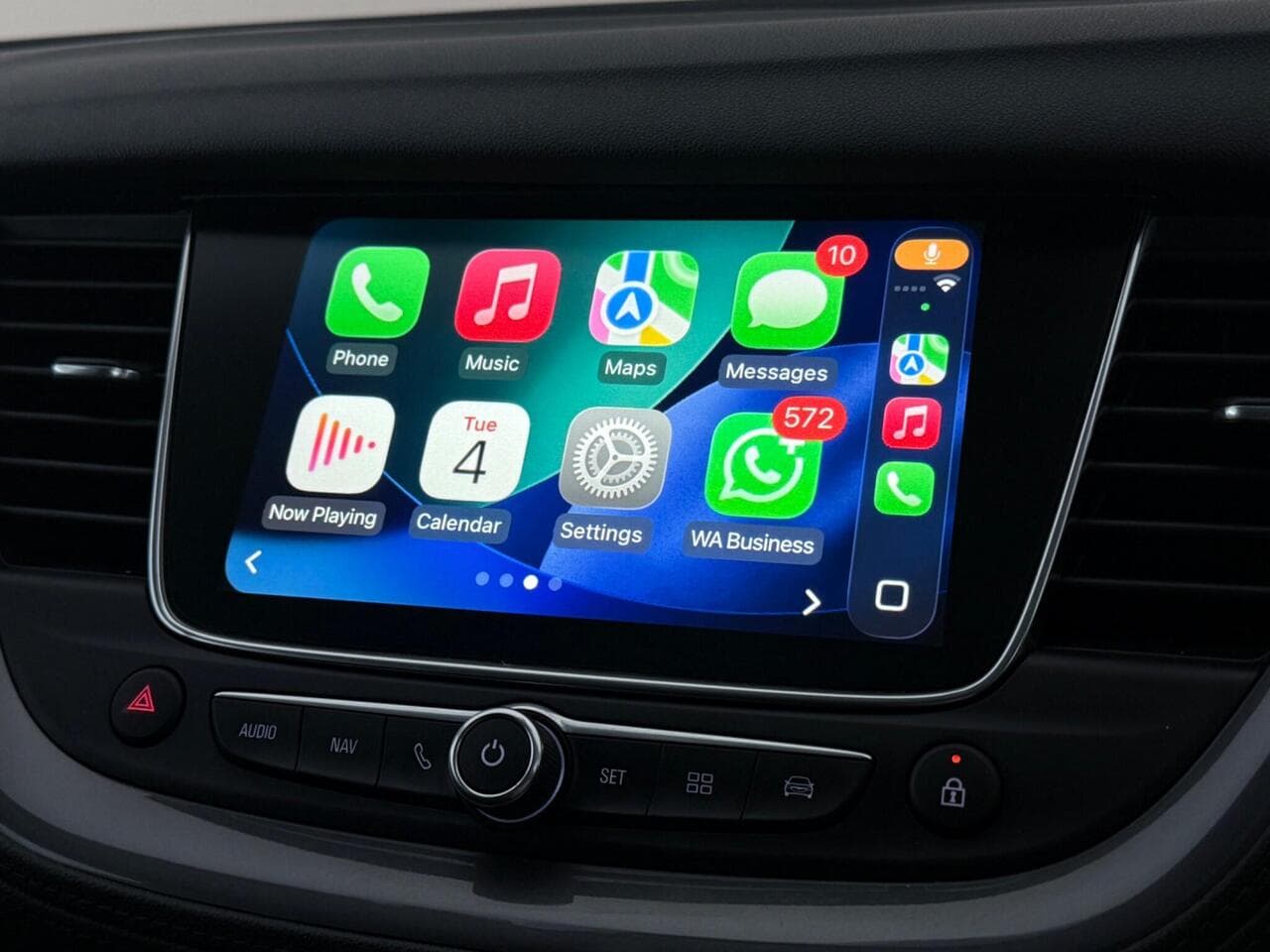 Vauxhall Grandland X thumbnail Infotainment System