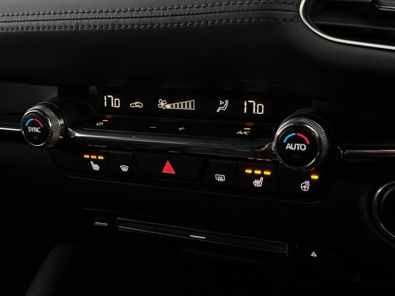 Mazda Mazda3 thumbnail Interior Front