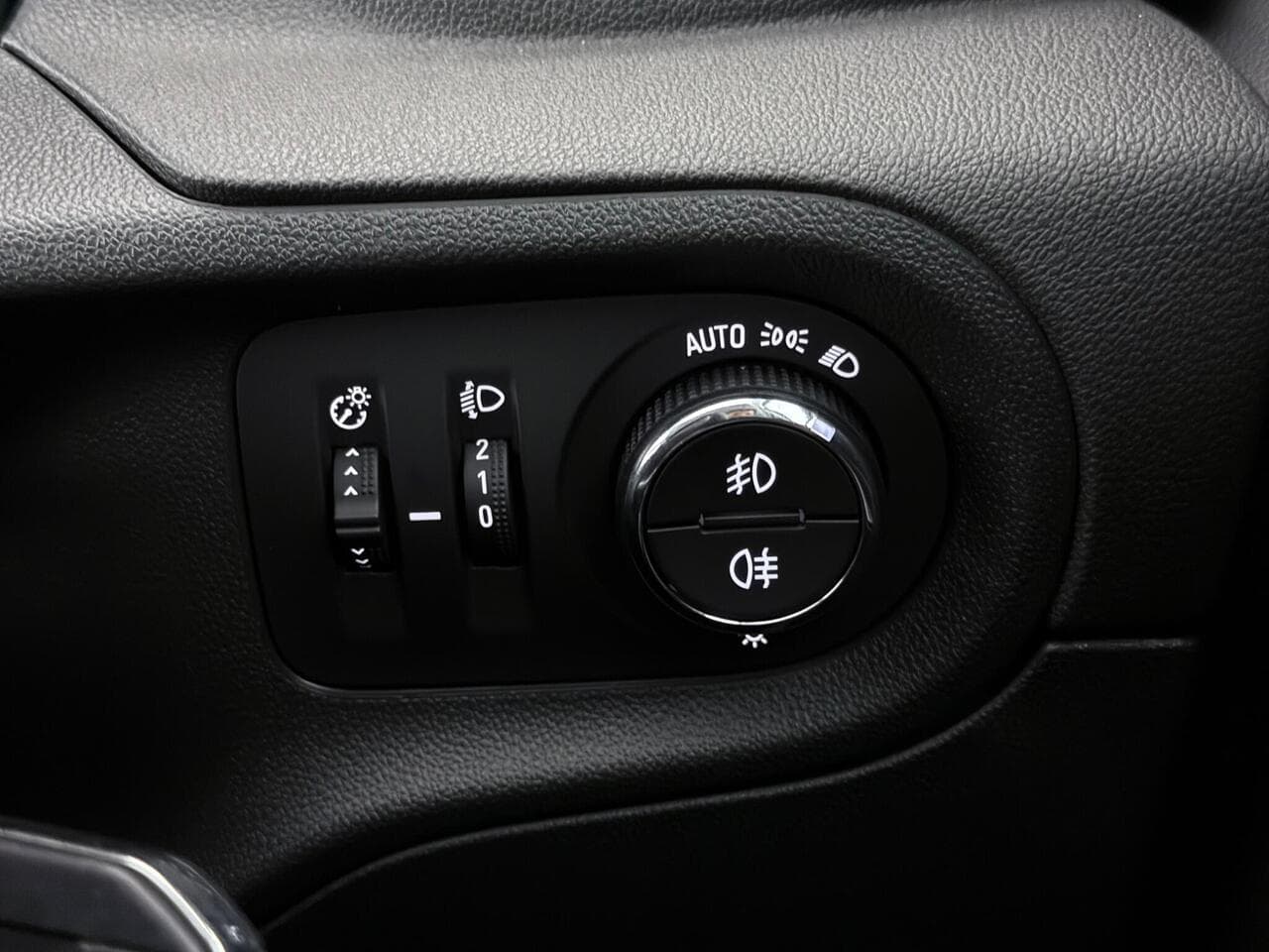 Vauxhall Grandland X thumbnail Misc Controls