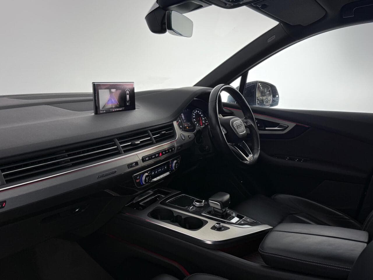Audi Q7 thumbnail Interior Front