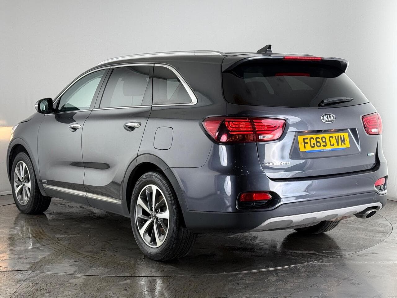 Kia Sorento thumbnail Rear Left