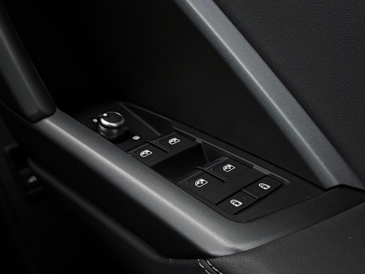 Audi Q3 thumbnail Misc Controls